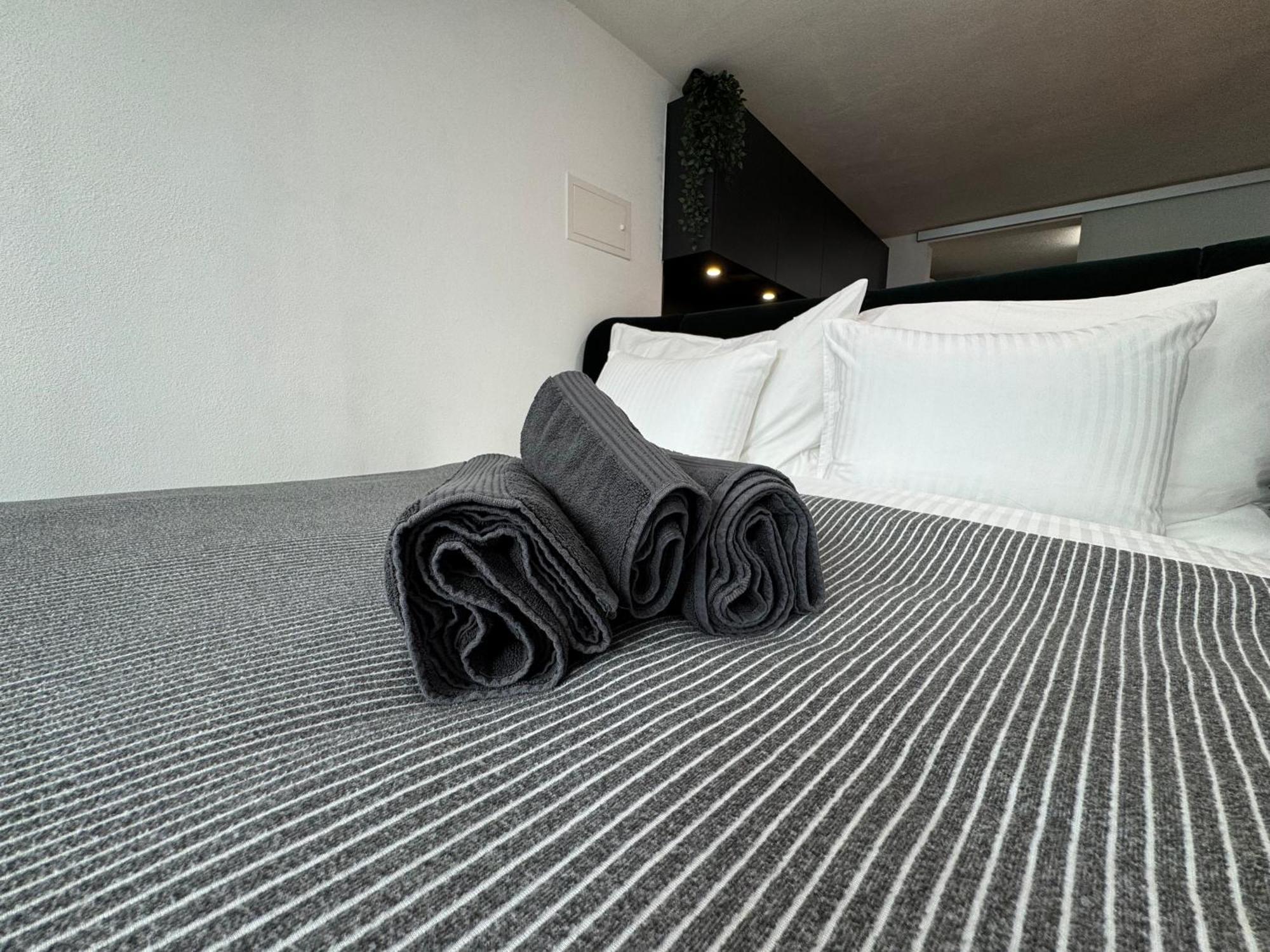 Appartement Au Rez-De-Chaussee En Vieille Ville De 포렌트루이 외부 사진
